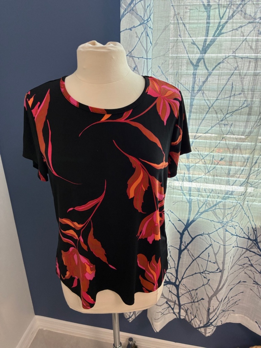 Vince Camuto Black Floral Short-Sleeve Top with Pink & Orange Print